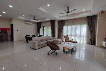 CHEAP 2 Storey Bungalow Bukit Sungai Long For Sale