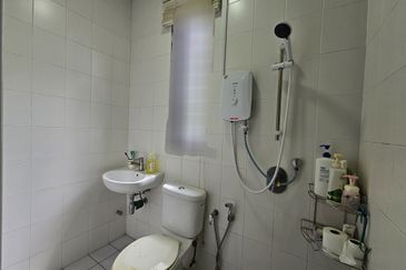 CHEAP 2 sty Semi-D at Twin Palm Sungai Long For Sale