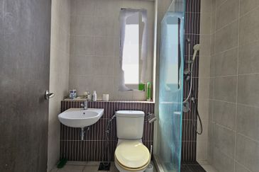 CHEAP 2 sty Semi-D at Twin Palm Sungai Long For Sale