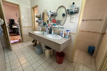 CHEAP 2 Storey Semi-D in Taming Indah Sungai Long Cheras