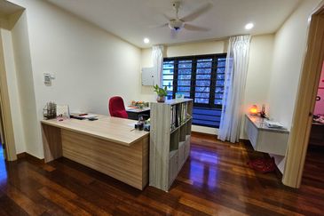 CHEAP 3 Storey CORNER Semi D w Lift at Twin Palm Sungai Long