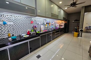 CHEAP 3 Storey CORNER Semi D w Lift at Twin Palm Sungai Long