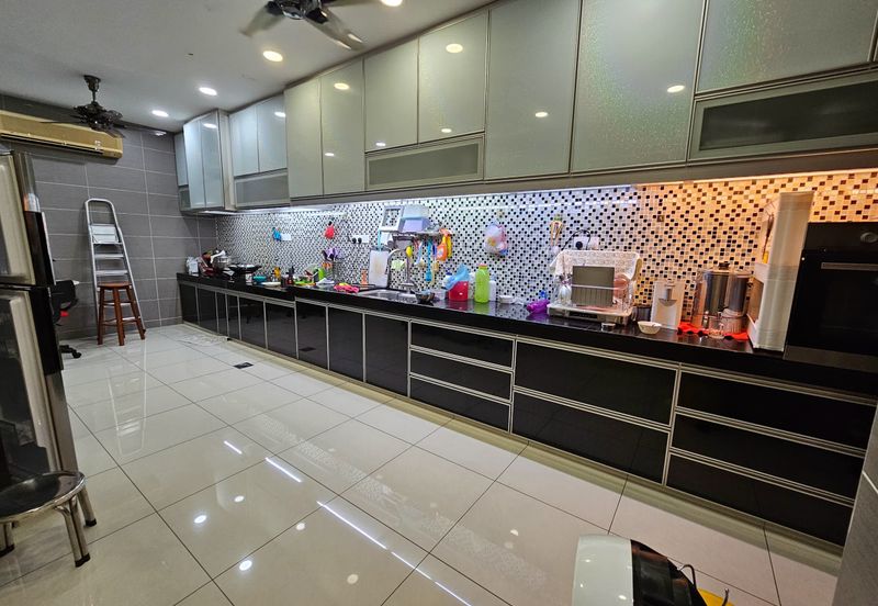 CHEAP 3 Storey CORNER Semi D w Lift at Twin Palm Sungai Long