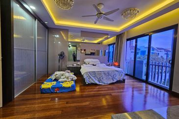 CHEAP 3 Storey CORNER Semi D w Lift at Twin Palm Sungai Long