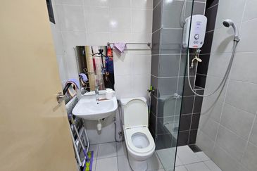 CHEAP 3 Storey CORNER Semi D w Lift at Twin Palm Sungai Long