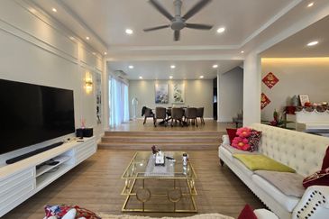 CHEAP 2 Sty Corner Semi-D at Sungai Long Cheras Renovated house for sale