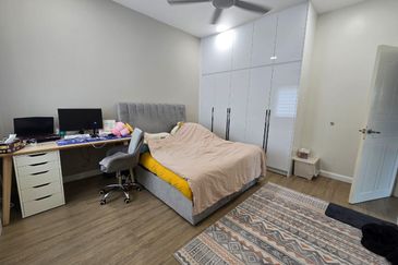 CHEAP 2 Sty Corner Semi-D at Sungai Long Cheras Renovated house for sale