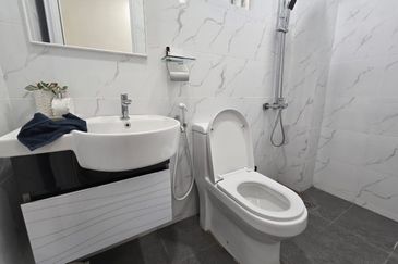 CHEAP 2 Sty Corner Semi-D at Sungai Long Cheras Renovated house for sale