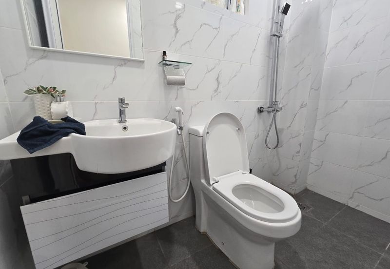 CHEAP 2 Sty Corner Semi-D at Sungai Long Cheras Renovated house for sale