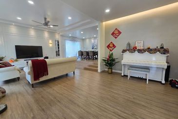 CHEAP 2 Sty Corner Semi-D at Sungai Long Cheras Renovated house for sale