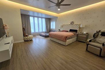 CHEAP 2 Sty Corner Semi-D at Sungai Long Cheras Renovated house for sale