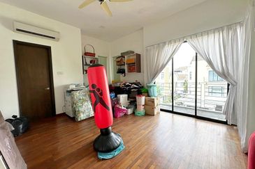 C H E A P 3 Sty Semi-D Twin Palm at Sungai Long 