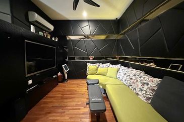 C H E A P 3 Sty Semi-D Twin Palm at Sungai Long 