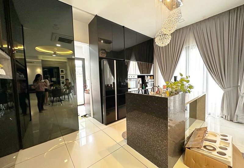 C H E A P 3 Sty Semi-D Twin Palm at Sungai Long 