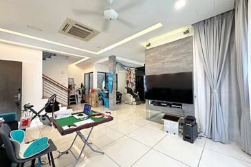 C H E A P 3 Sty Semi-D Twin Palm at Sungai Long 