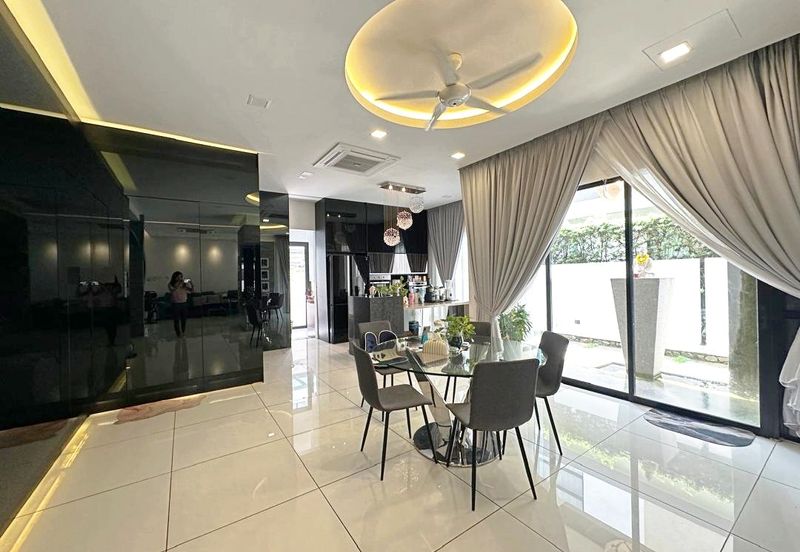 C H E A P 3 Sty Semi-D Twin Palm at Sungai Long 