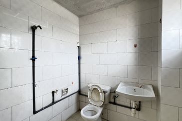 C H E A P 2 sty Terrace House @ Damai Perdana