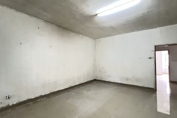 C H E A P 2 sty Terrace House @ Damai Perdana