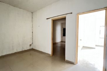 C H E A P 2 sty Terrace House @ Damai Perdana