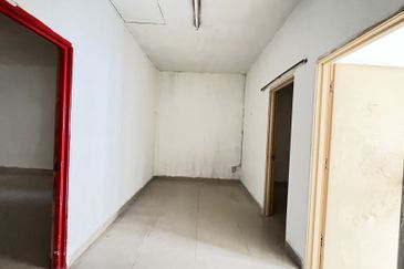 C H E A P 2 sty Terrace House @ Damai Perdana