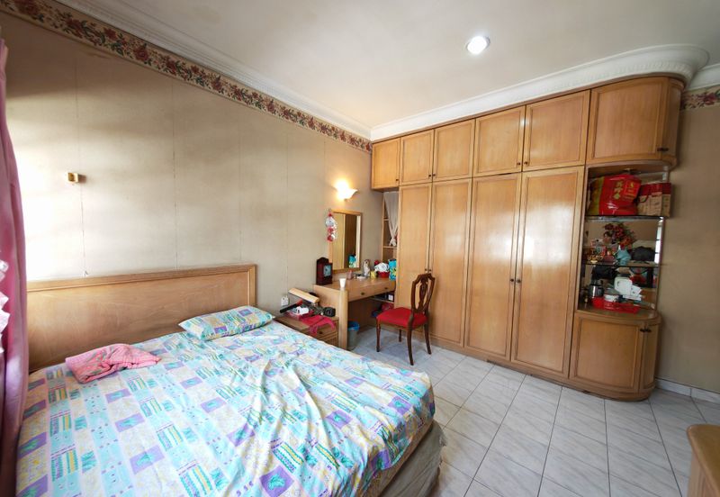 SL 8, Bandar Sungai Long