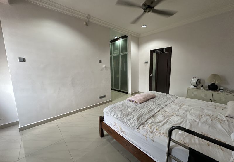 SL 13, Bandar Sungai Long