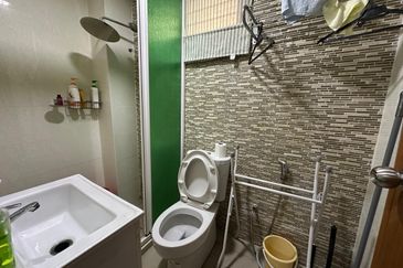 CHEAP 2 Storey CORNER Terrace at SL7, Sungai Long with full renovation