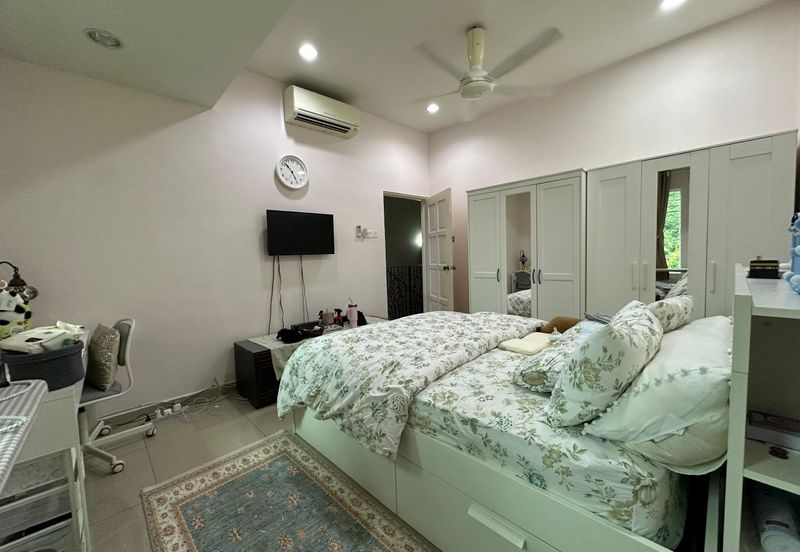 CHEAP 2 Storey CORNER Terrace at SL7, Sungai Long with full renovation