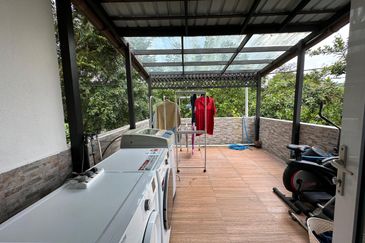 CHEAP 2 Storey CORNER Terrace at SL7, Sungai Long with full renovation