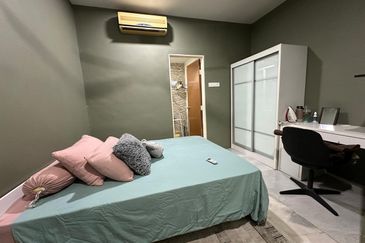 CHEAP 2 Storey CORNER Terrace at SL7, Sungai Long with full renovation