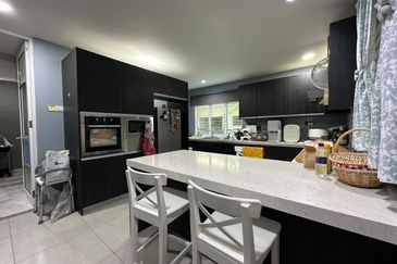 CHEAP 2 Storey CORNER Terrace at SL7, Sungai Long with full renovation