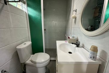 CHEAP 2 Storey CORNER Terrace at SL7, Sungai Long with full renovation