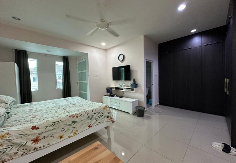 CHEAP 2 Storey CORNER Terrace at SL7, Sungai Long with full renovation