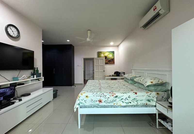 CHEAP 2 Storey CORNER Terrace at SL7, Sungai Long with full renovation