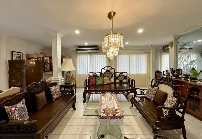 CHEAP 2 Storey Bungalow at Bangsar for sale