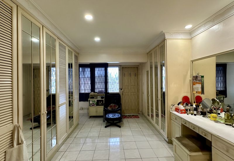 CHEAP 2 Storey Bungalow at Bangsar for sale