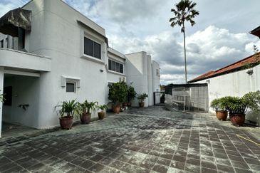 CHEAP 2 Storey Bungalow at Bangsar for sale