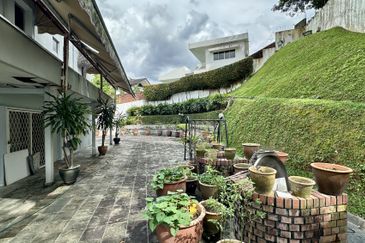 CHEAP 2 Storey Bungalow at Bangsar for sale