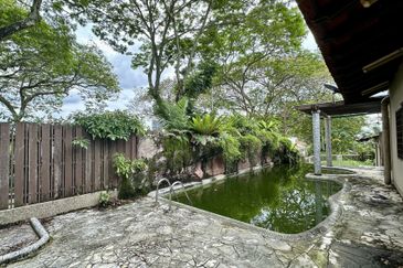 CHEAP 2 Storey Bungalow House at Bangsar for sale