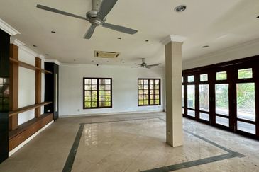 CHEAP 2 Storey Bungalow House at Bangsar for sale