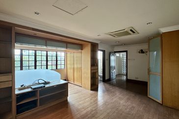 CHEAP 2 Storey Bungalow House at Bangsar for sale