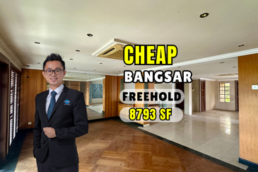 CHEAP 2 Storey Bungalow House at Bangsar for sale