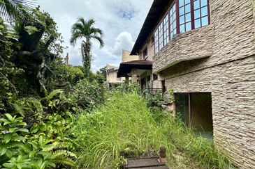 CHEAP 2 Storey Bungalow House at Bangsar for sale