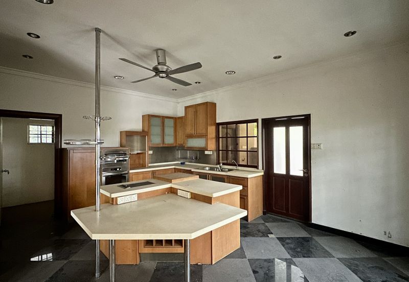 CHEAP 2 Storey Bungalow House at Bangsar for sale