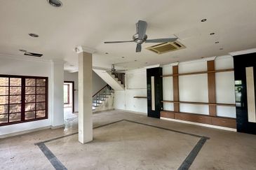 CHEAP 2 Storey Bungalow House at Bangsar for sale