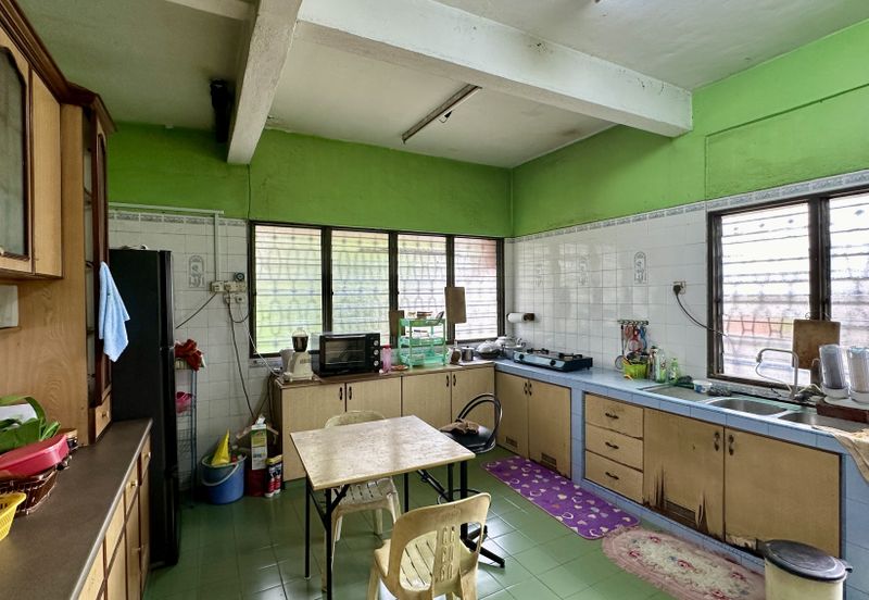 CHEAP 2.5 storey Semi D at Bangsar for sale