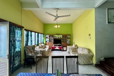 CHEAP 2.5 storey Semi D at Bangsar for sale