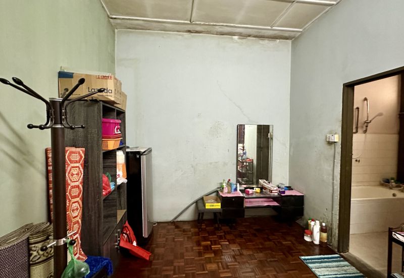 CHEAP 2.5 storey Semi D at Bangsar for sale