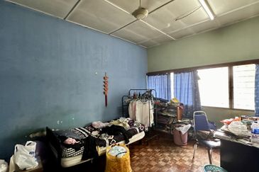 CHEAP 2.5 storey Semi D at Bangsar for sale