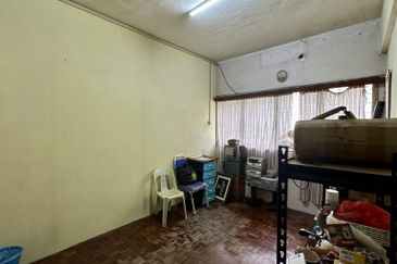 CHEAP 2.5 storey Semi D at Bangsar for sale